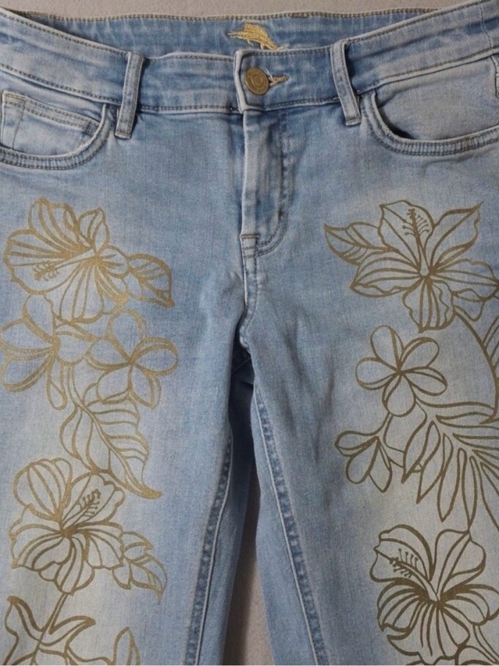 Tommy Bahama Resort Collection Bundle Includes Dress, Jeans, Shorts—Cruise - Picture 11 of 11